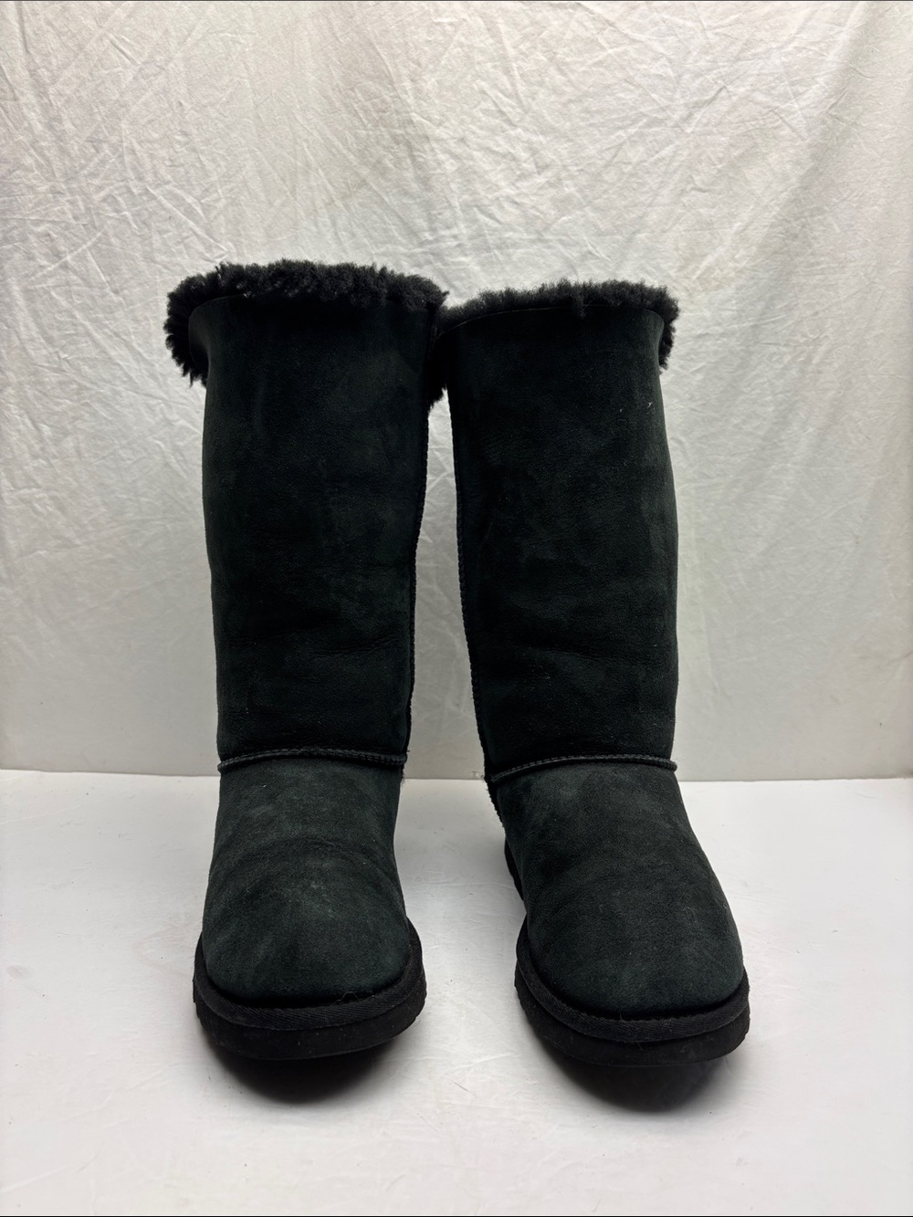 UGG Bailey Bows Boots, SZ 8, box 65 - Picture 2 of 8